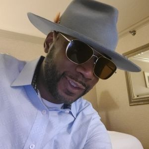 Meet your Posher, Levi